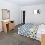 Paradise Hotel 2*