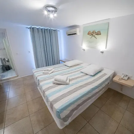 Paradise Hotel 2*