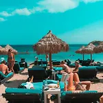 Paradise Hotel 2*